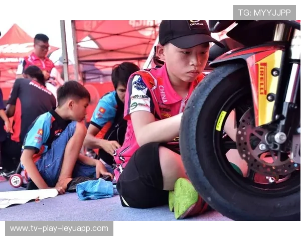 Jones 适应比赛环境，表现稳定，适应比赛环境需具备的基本能力