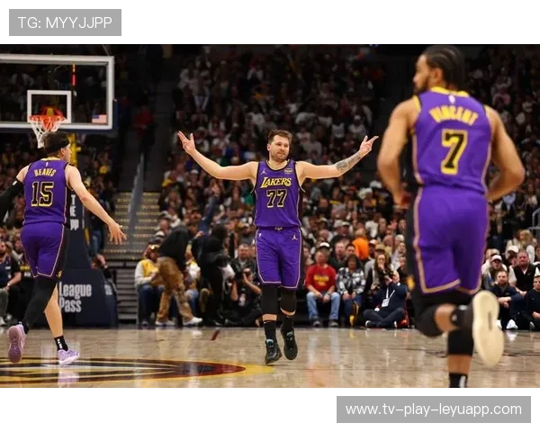 东契奇罕见动怒，质疑裁判判罚引发外界热议，东契奇是什么水平