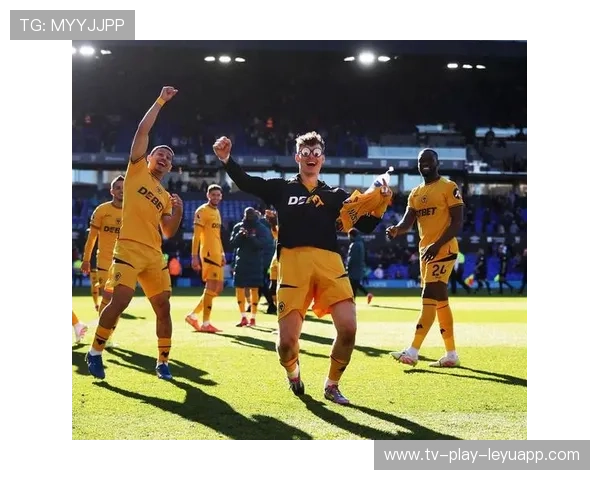 曼联锋线多点开花进攻端终于找到感觉,曼联支点中锋 曼联锋线多点开花进攻端终于找到感觉,曼联支点中锋